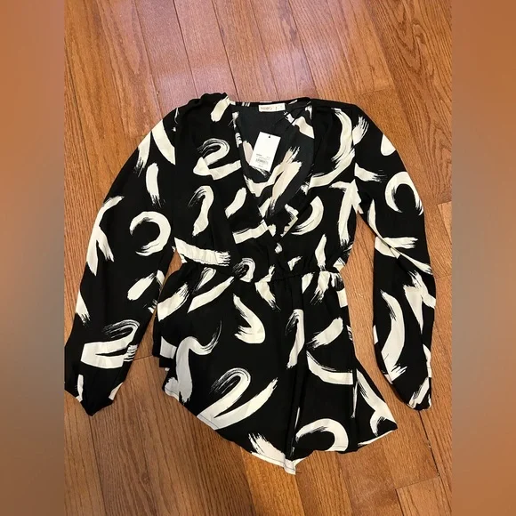 Women's INTEMPO Asymmetrical Faux-Wrap * Size XS * Black White Print - Picture 7 of 7